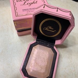Too Faced diamond light highlighter